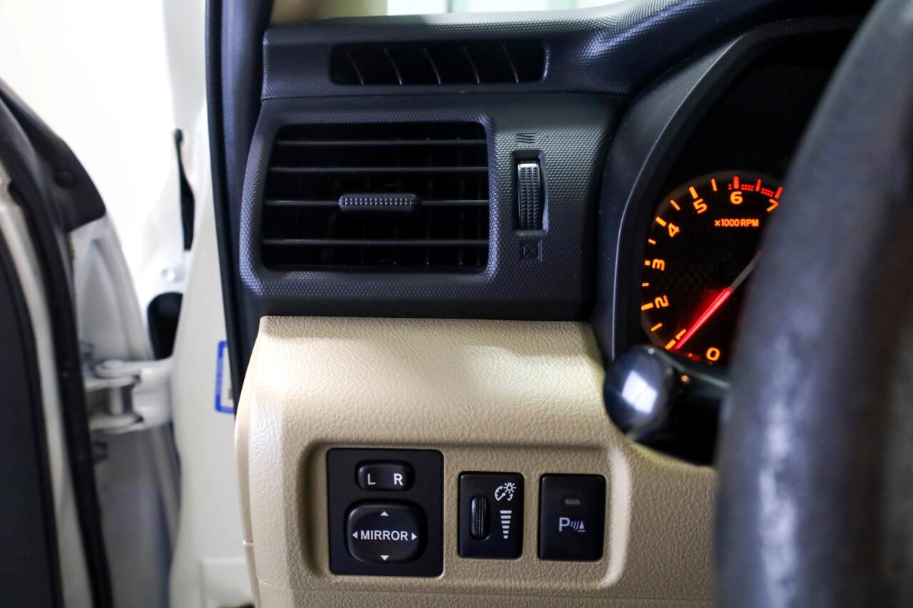 Toyota 4Runner RWD 4dr V6 SR5 (Natl) 2011