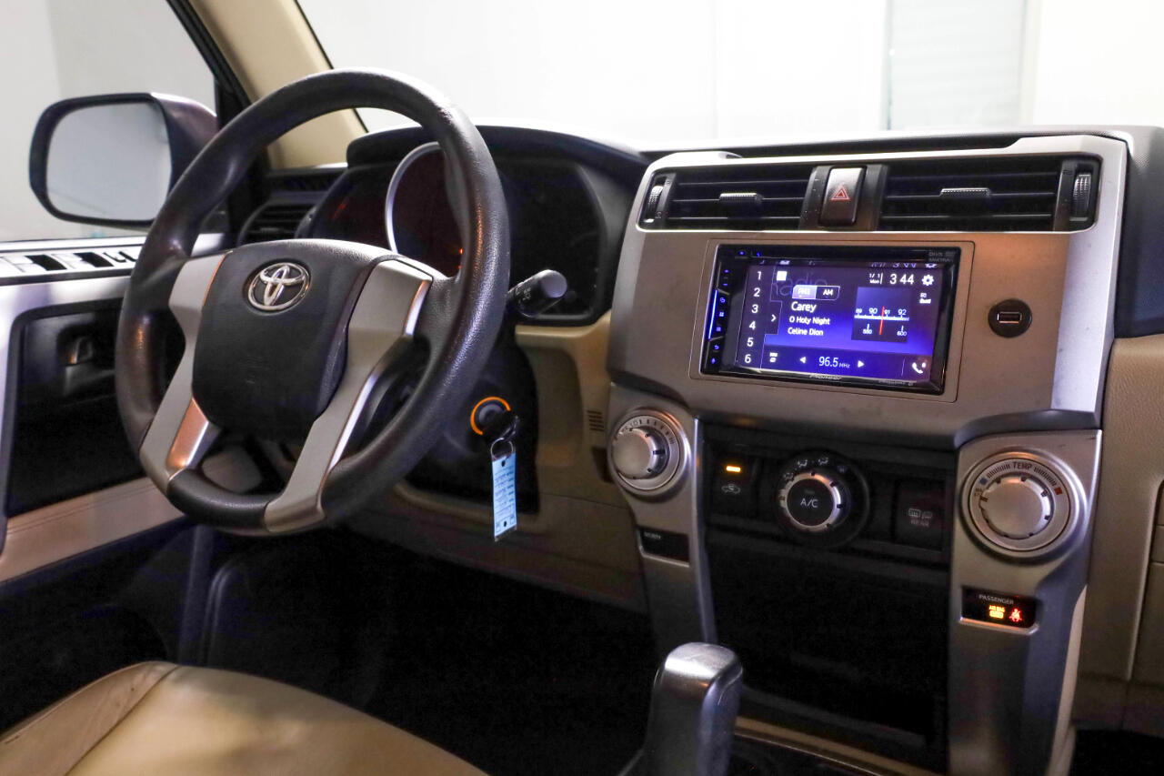 Toyota 4Runner RWD 4dr V6 SR5 (Natl) 2011