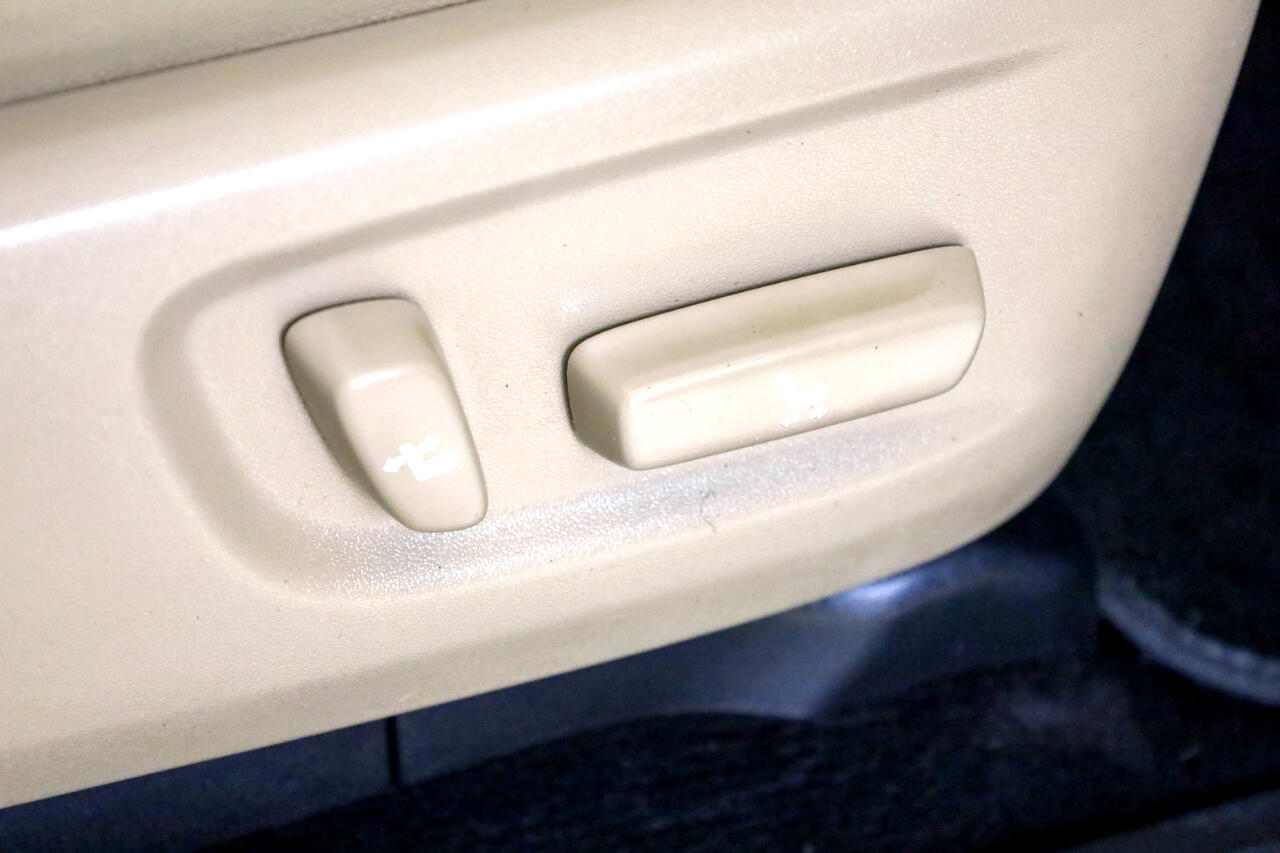 Toyota 4Runner RWD 4dr V6 SR5 (Natl) 2011