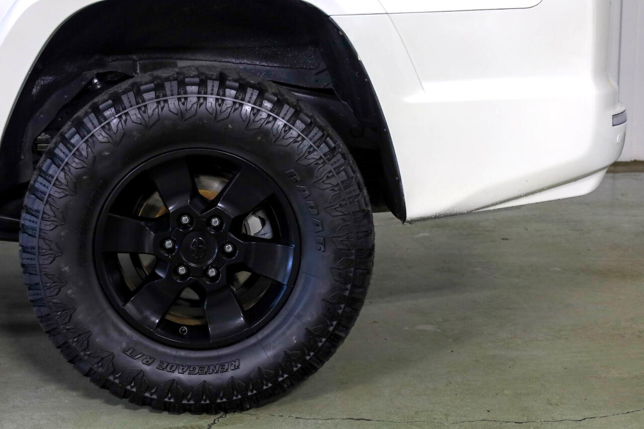 Toyota 4Runner RWD 4dr V6 SR5 (Natl) 2011