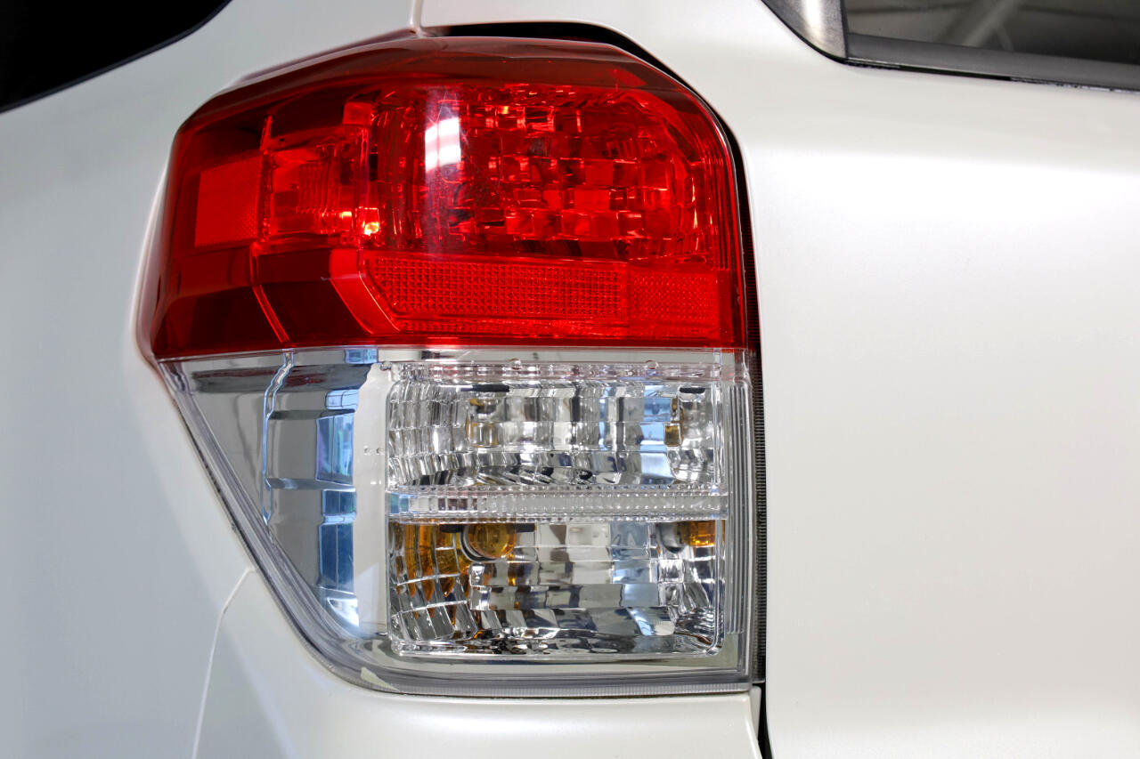 Toyota 4Runner RWD 4dr V6 SR5 (Natl) 2011