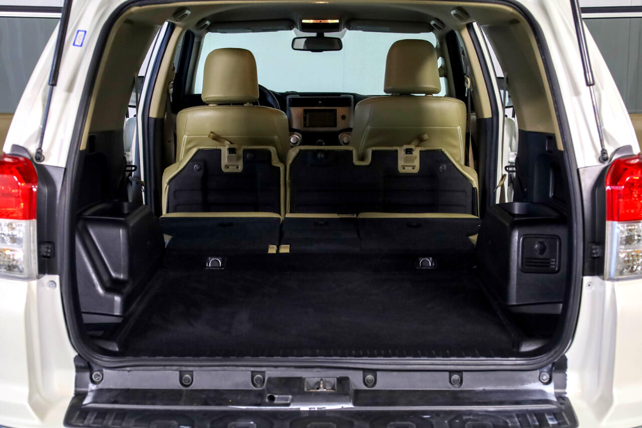 Toyota 4Runner RWD 4dr V6 SR5 (Natl) 2011