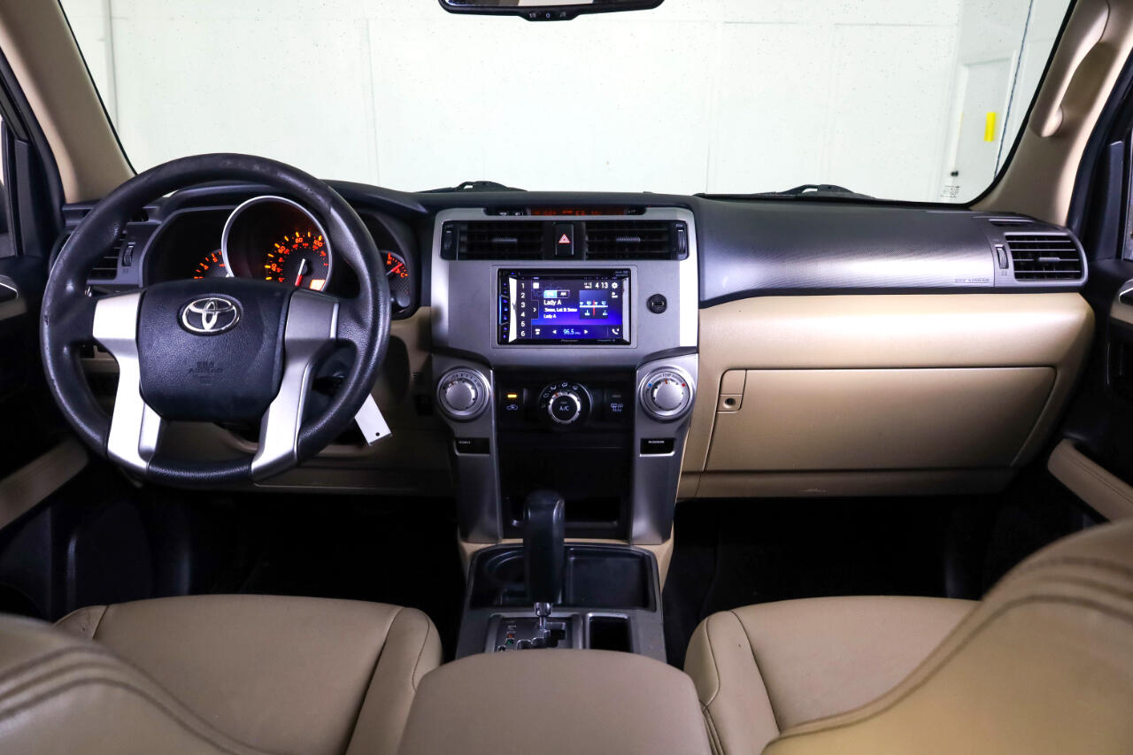 Toyota 4Runner RWD 4dr V6 SR5 (Natl) 2011