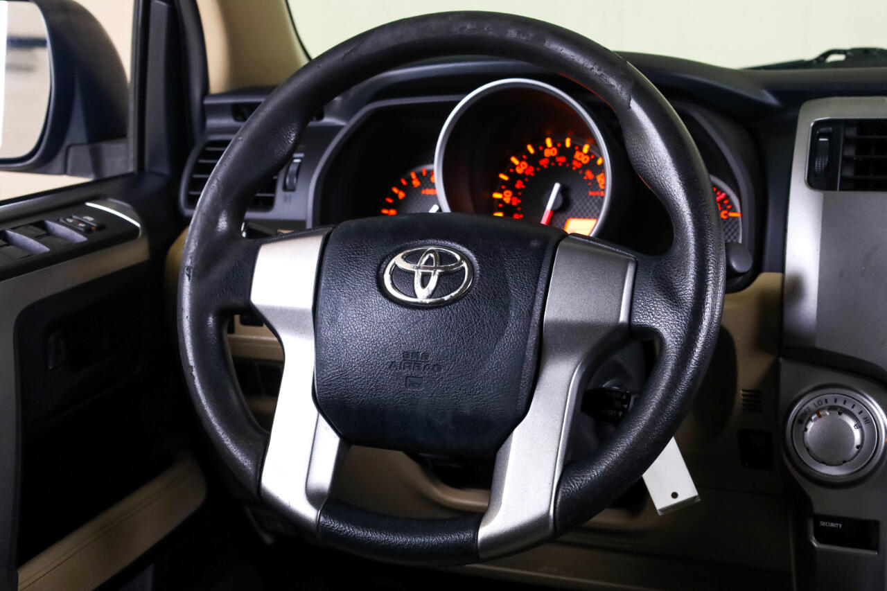 Toyota 4Runner RWD 4dr V6 SR5 (Natl) 2011