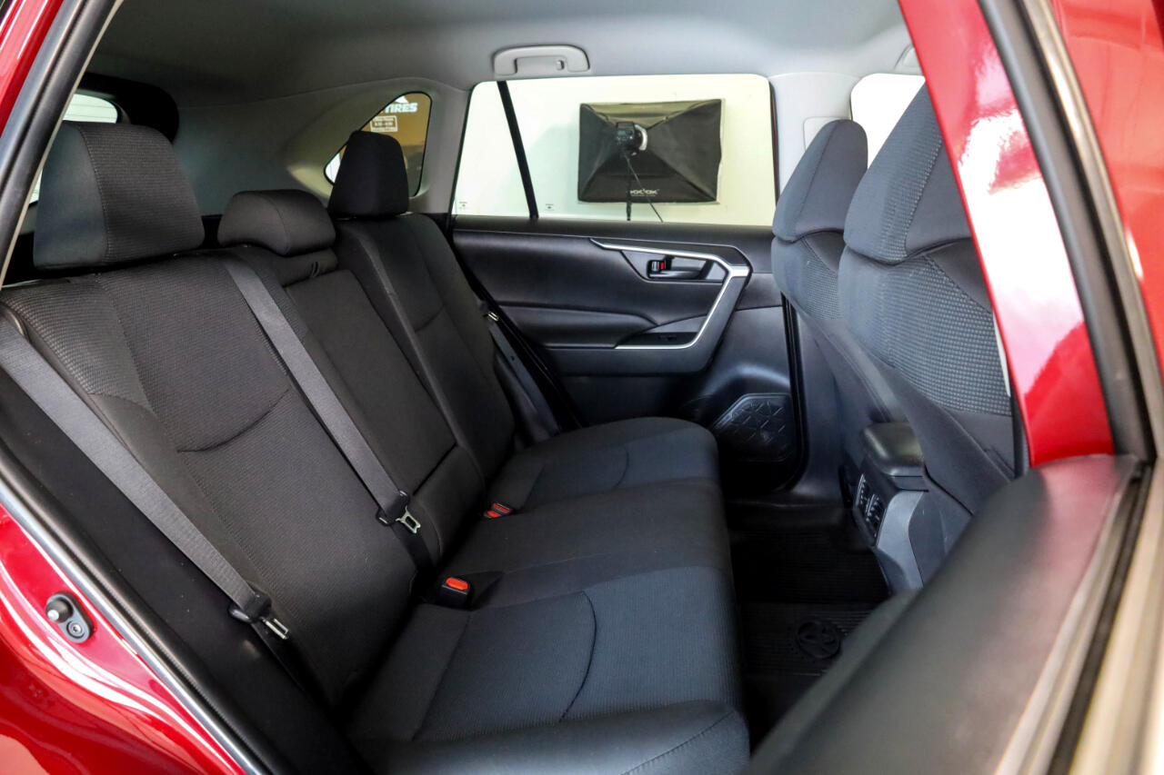 Toyota RAV4 LE AWD (Natl) 2022