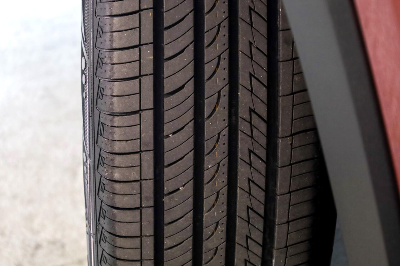 Toyota RAV4 LE AWD (Natl) 2022