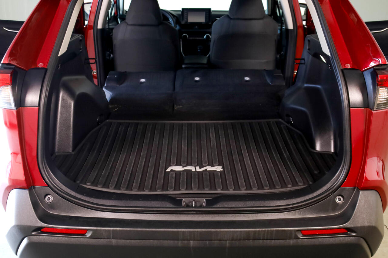 Toyota RAV4 LE AWD (Natl) 2022