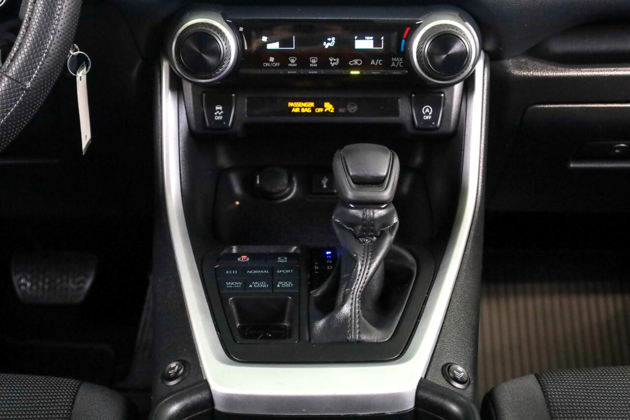 Toyota RAV4 LE AWD (Natl) 2022