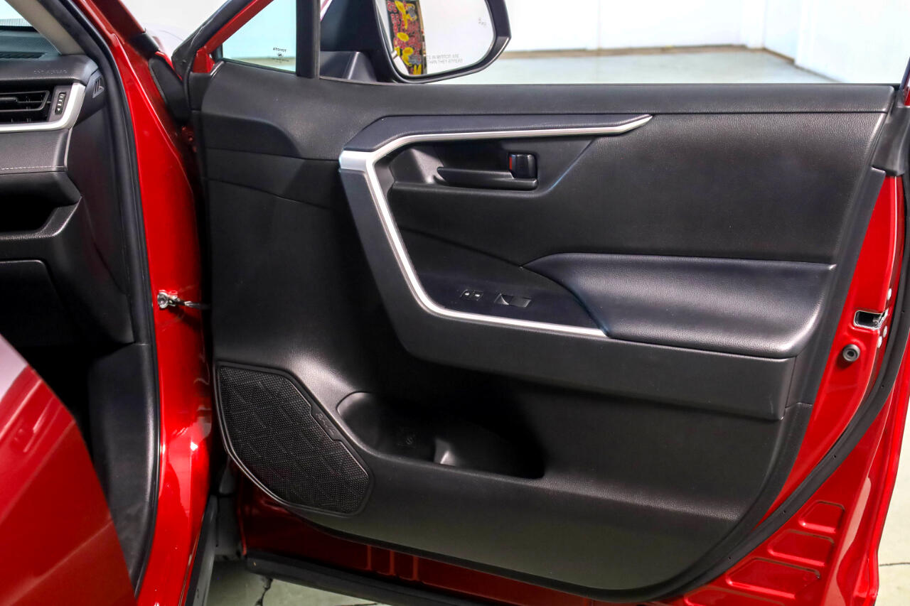 Toyota RAV4 LE AWD (Natl) 2022