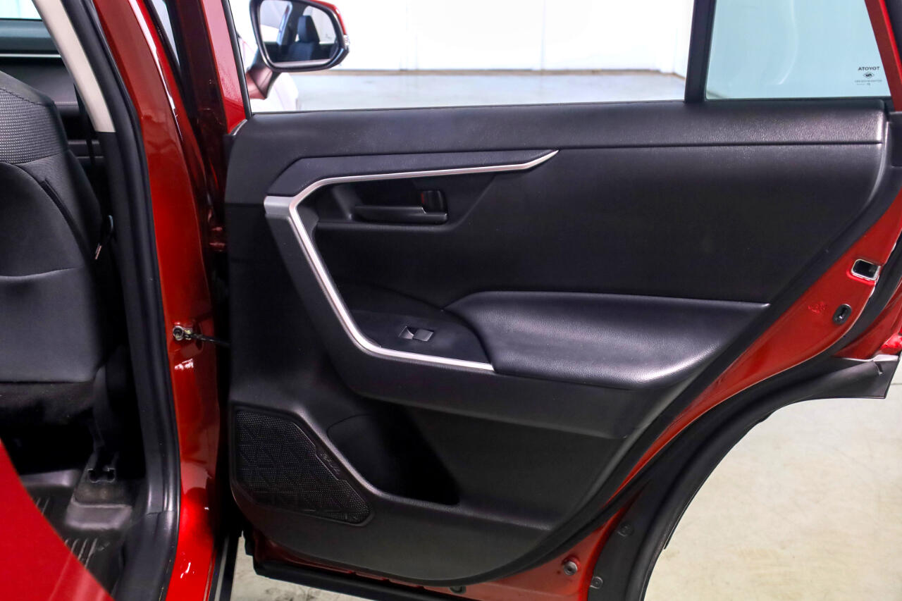 Toyota RAV4 LE AWD (Natl) 2022