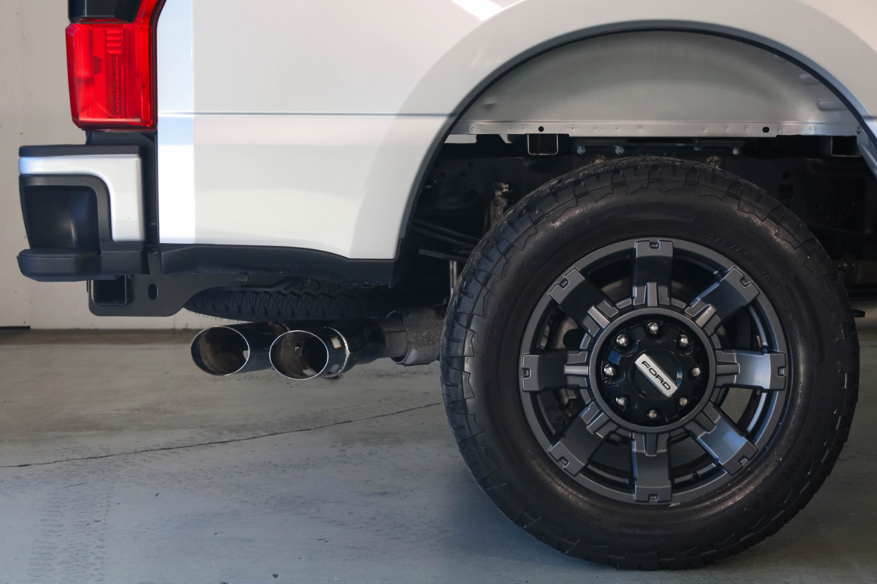 Ford Super Duty F-250 SRW Lariat 4WD Crew Cab 6.75' Box 2023