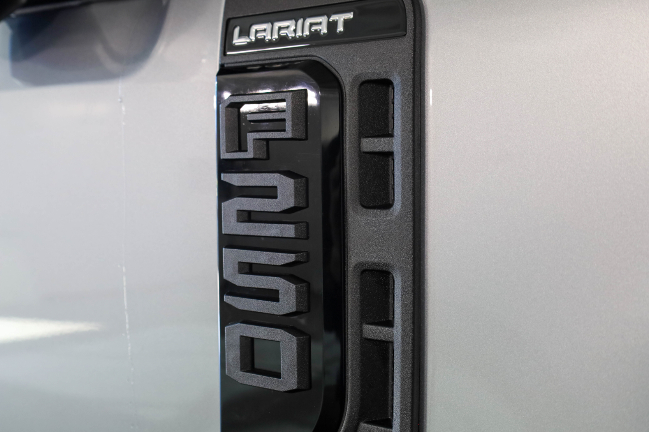 Ford Super Duty F-250 SRW Lariat 4WD Crew Cab 6.75' Box 2023