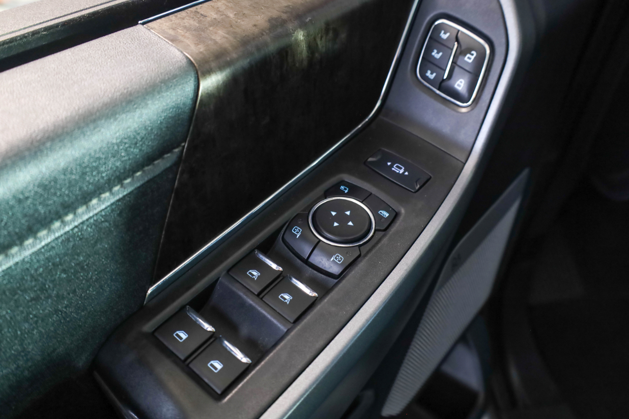 Ford Super Duty F-250 SRW Lariat 4WD Crew Cab 6.75' Box 2023