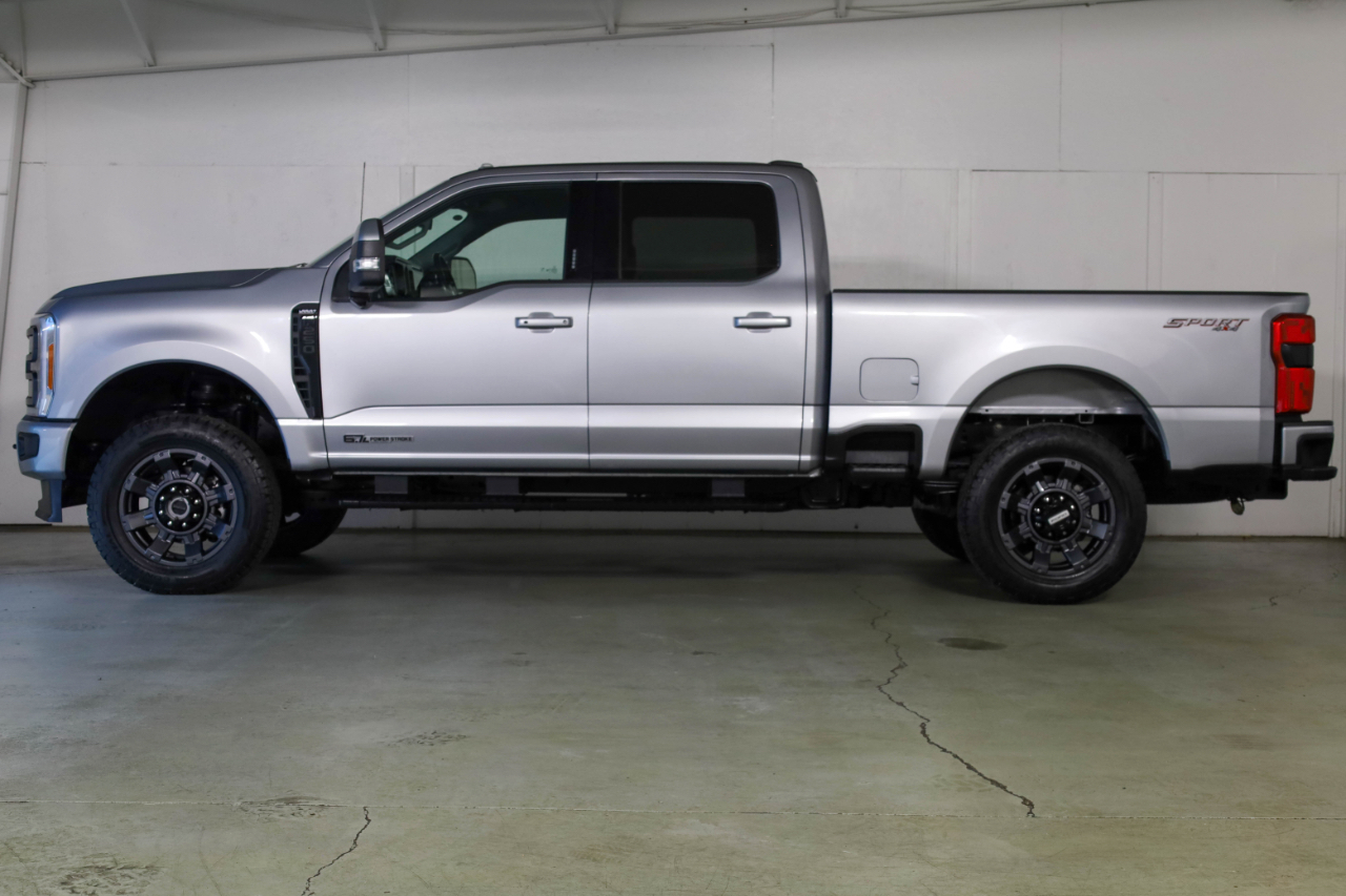 Ford Super Duty F-250 SRW Lariat 4WD Crew Cab 6.75' Box 2023