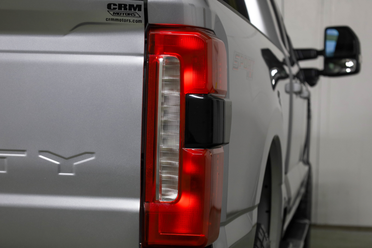 Ford Super Duty F-250 SRW Lariat 4WD Crew Cab 6.75' Box 2023