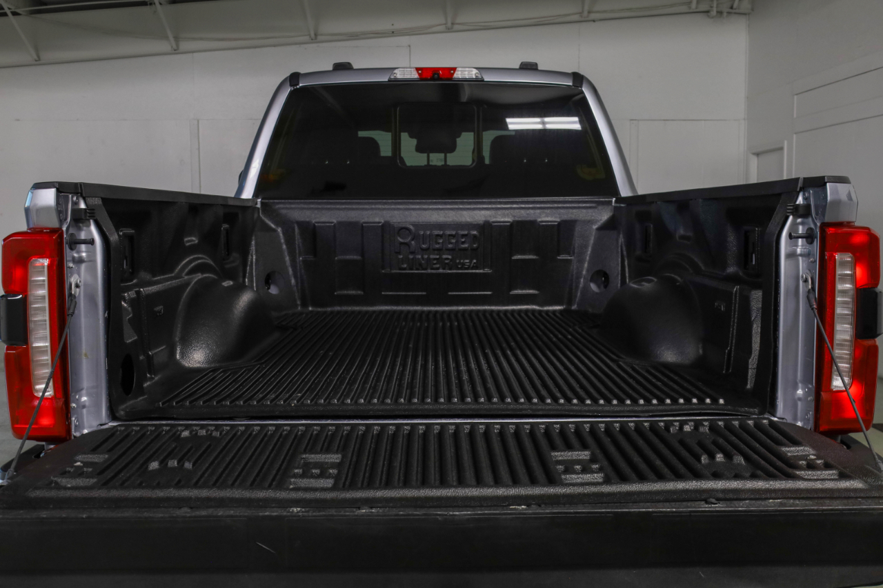 Ford Super Duty F-250 SRW Lariat 4WD Crew Cab 6.75' Box 2023