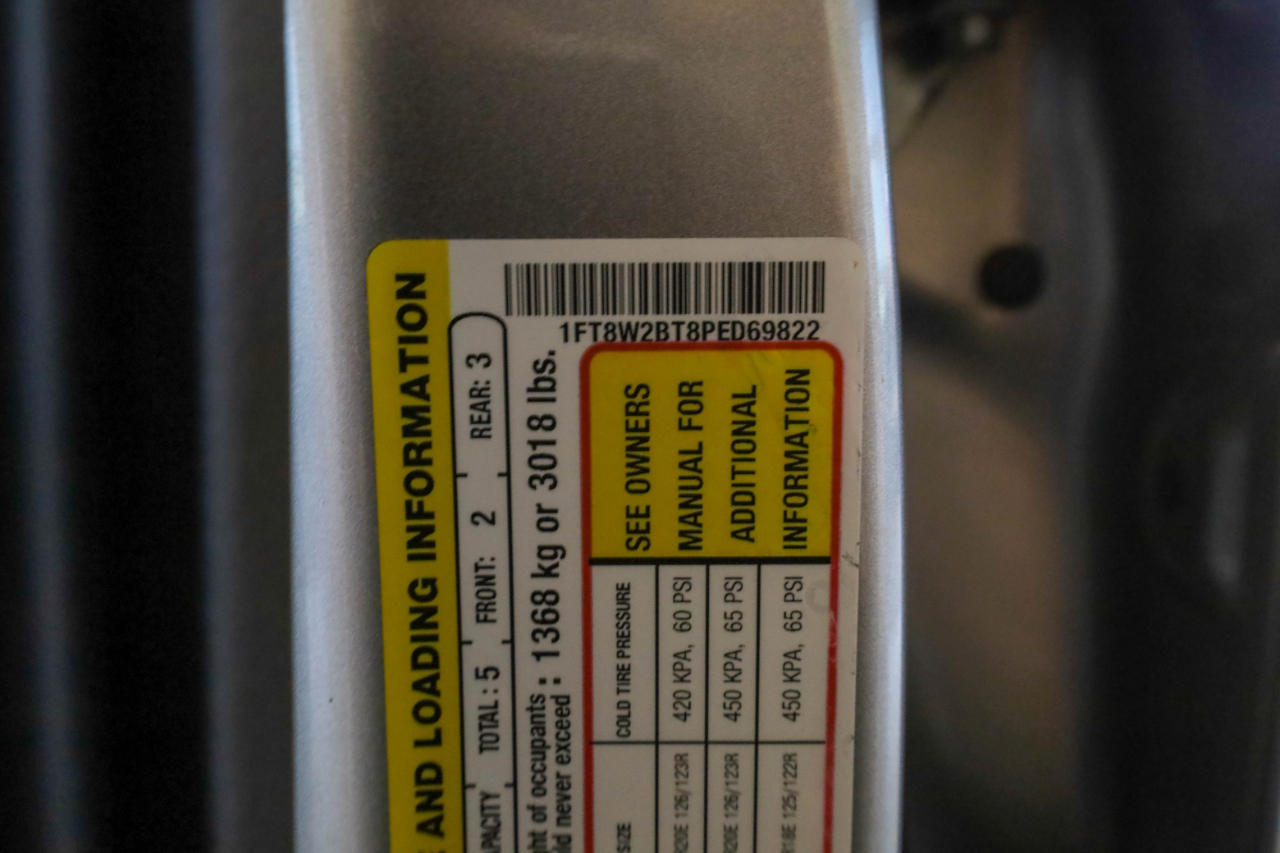 Ford Super Duty F-250 SRW Lariat 4WD Crew Cab 6.75' Box 2023