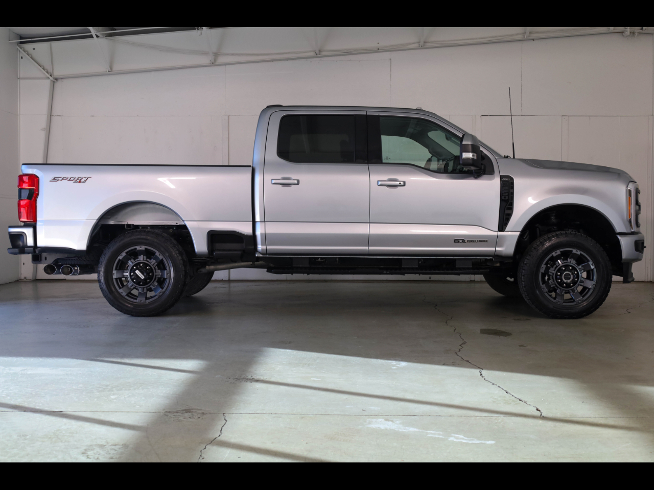 Ford Super Duty F-250 SRW Lariat 4WD Crew Cab 6.75' Box 2023