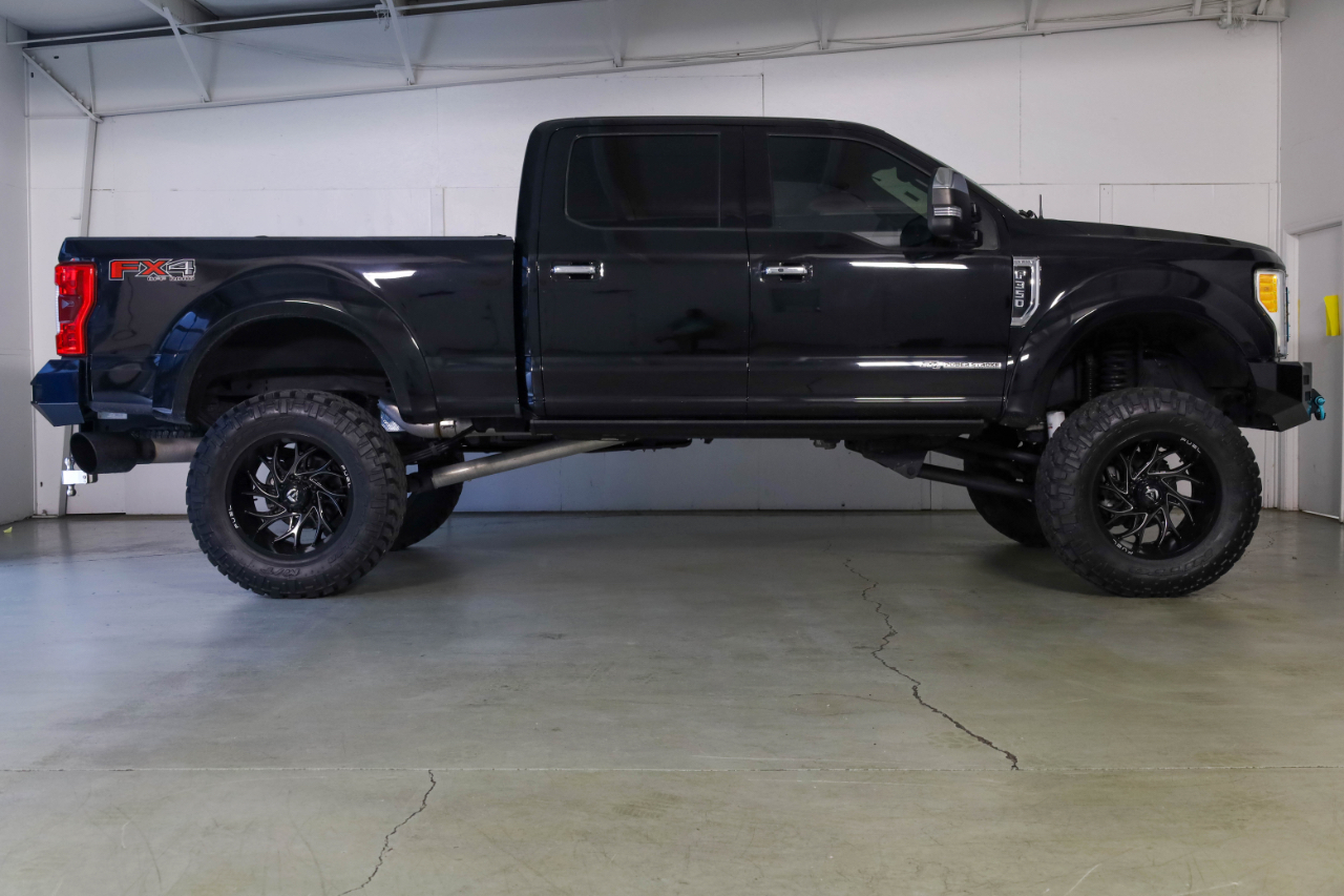 Ford Super Duty F-350 SRW Lariat 4WD Crew Cab 8' Box 2017