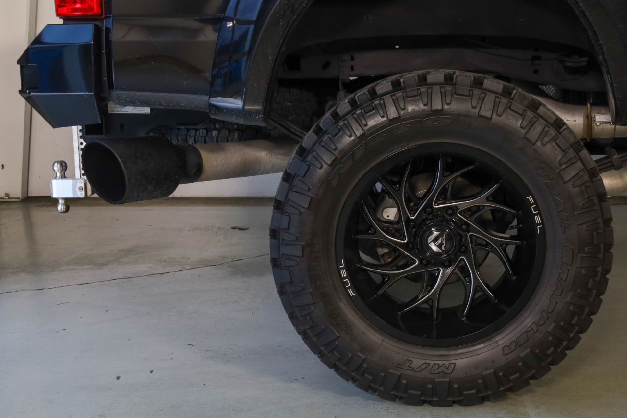 Ford Super Duty F-350 SRW Lariat 4WD Crew Cab 8' Box 2017