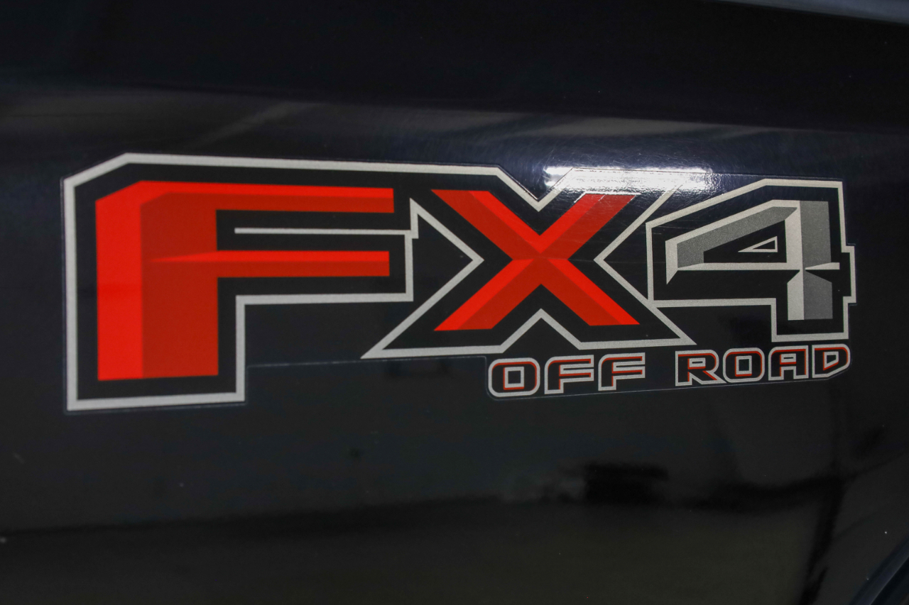 Ford Super Duty F-350 SRW Lariat 4WD Crew Cab 8' Box 2017