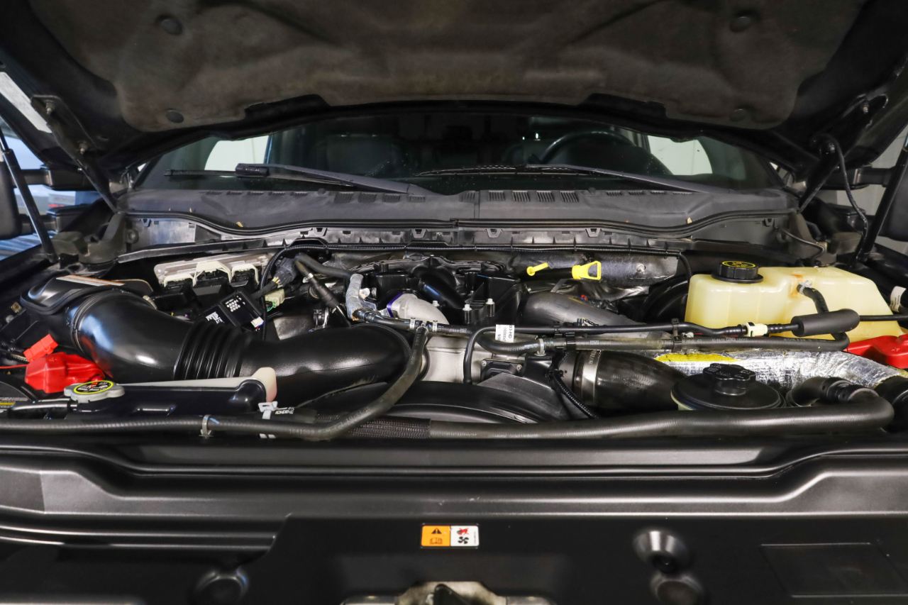 Ford Super Duty F-350 SRW Lariat 4WD Crew Cab 8' Box 2017