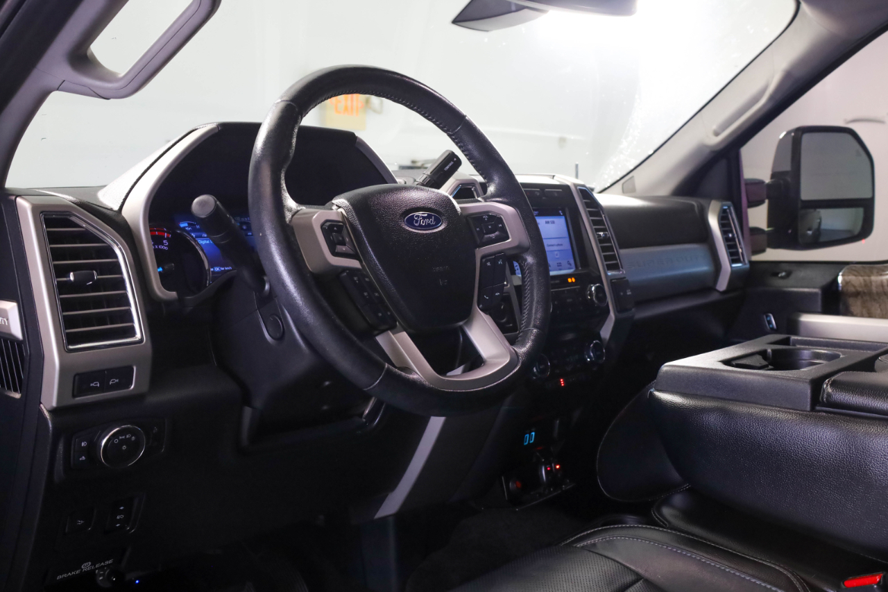 Ford Super Duty F-350 SRW Lariat 4WD Crew Cab 8' Box 2017