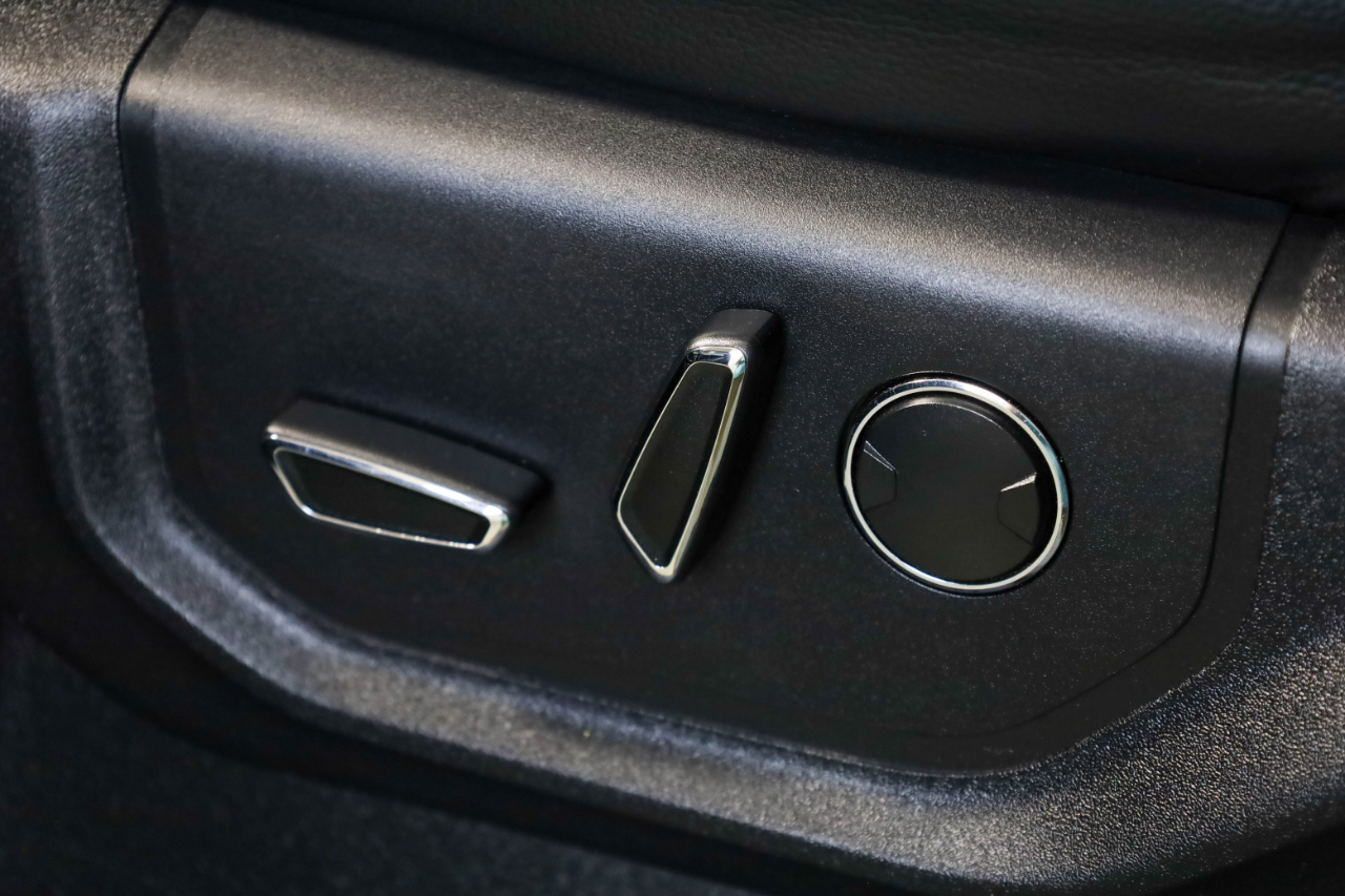 Ford Super Duty F-350 SRW Lariat 4WD Crew Cab 8' Box 2017