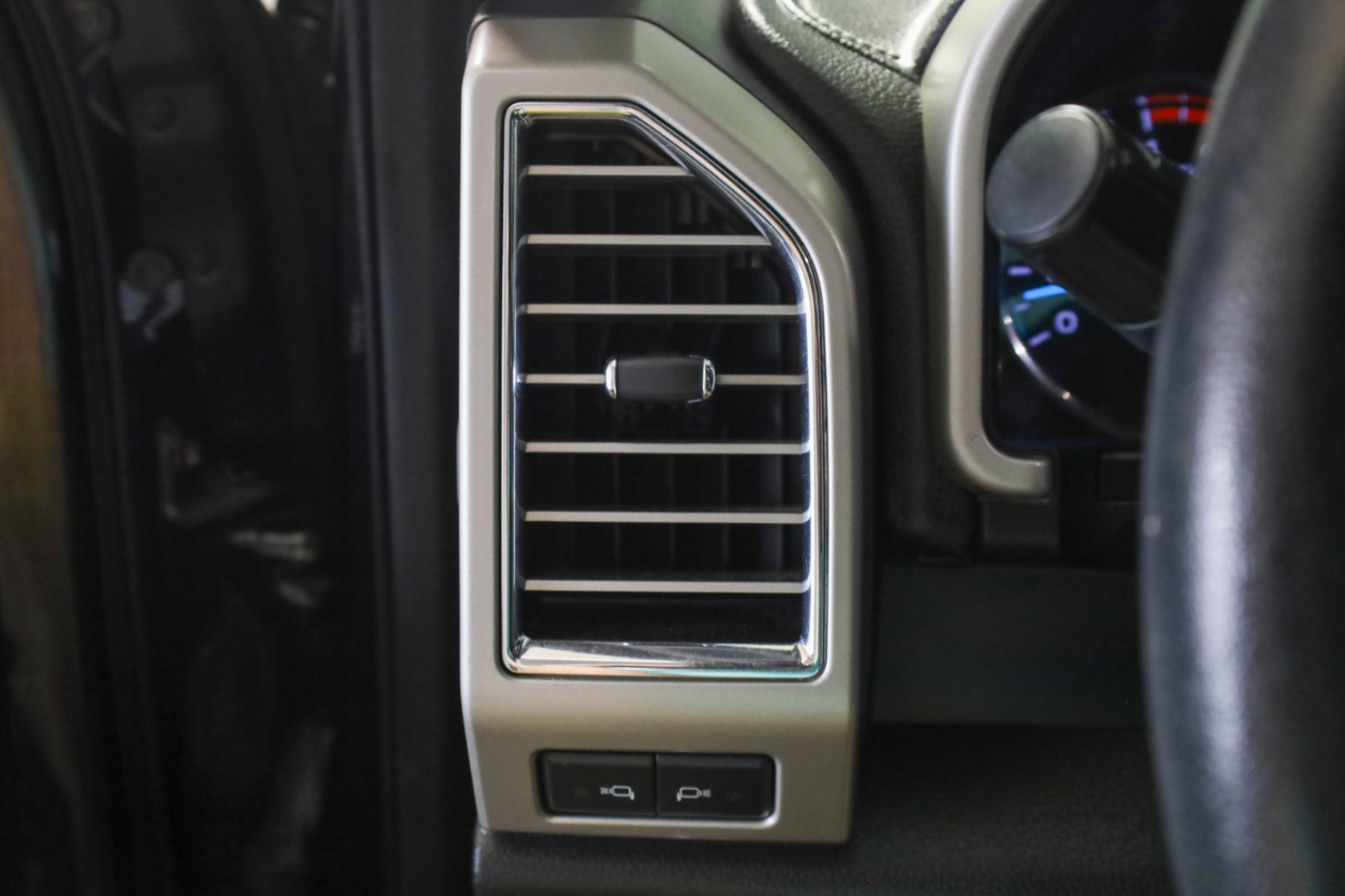 Ford Super Duty F-350 SRW Lariat 4WD Crew Cab 8' Box 2017