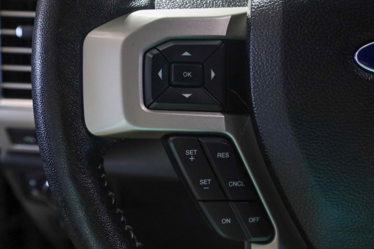 Ford Super Duty F-350 SRW Lariat 4WD Crew Cab 8' Box 2017