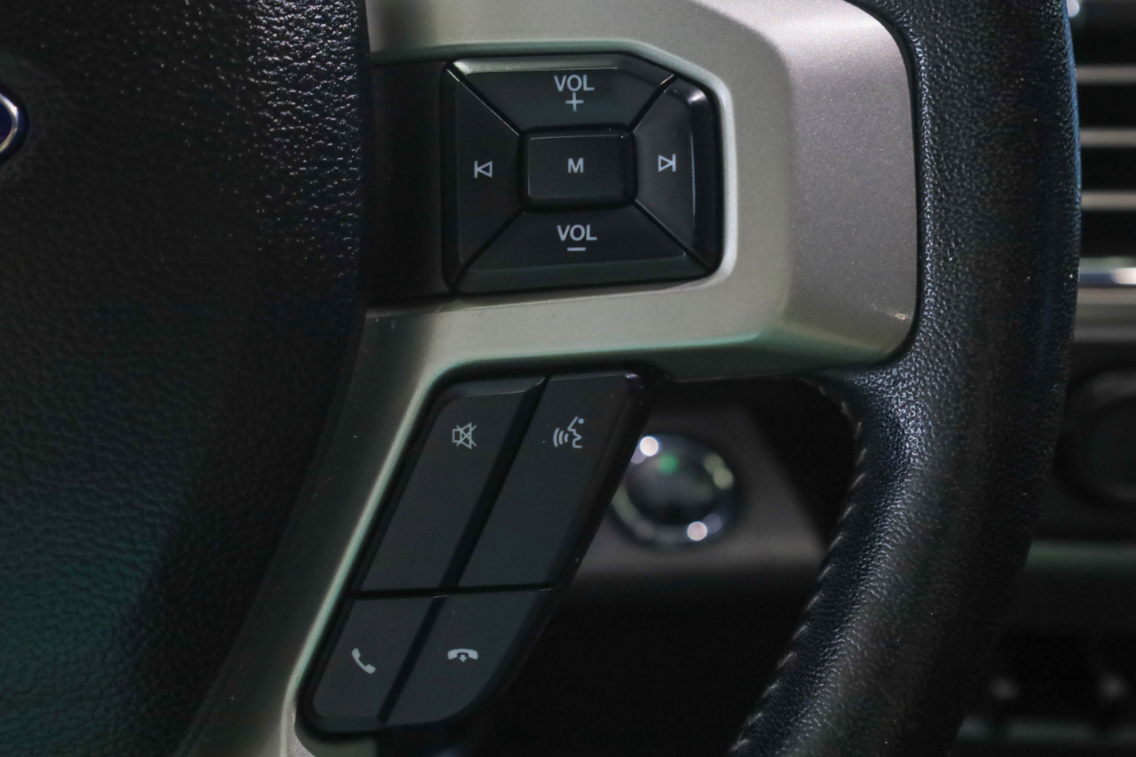 Ford Super Duty F-350 SRW Lariat 4WD Crew Cab 8' Box 2017