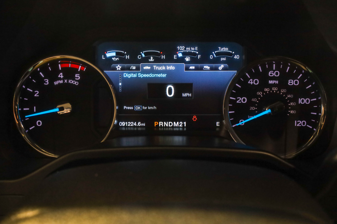 Ford Super Duty F-350 SRW Lariat 4WD Crew Cab 8' Box 2017