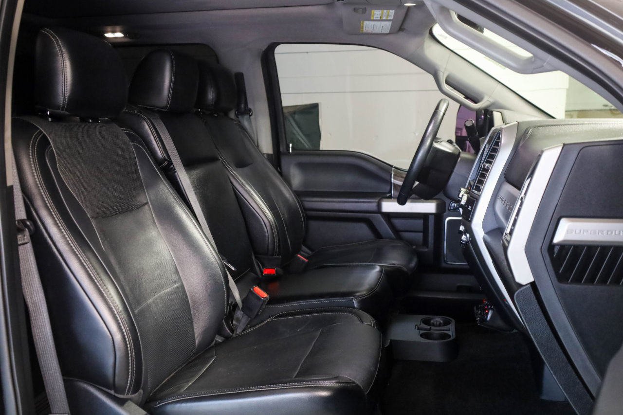 Ford Super Duty F-350 SRW Lariat 4WD Crew Cab 8' Box 2017