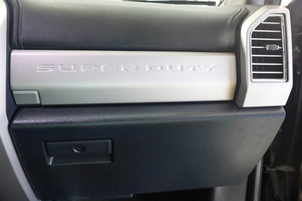 Ford Super Duty F-350 SRW Lariat 4WD Crew Cab 8' Box 2017