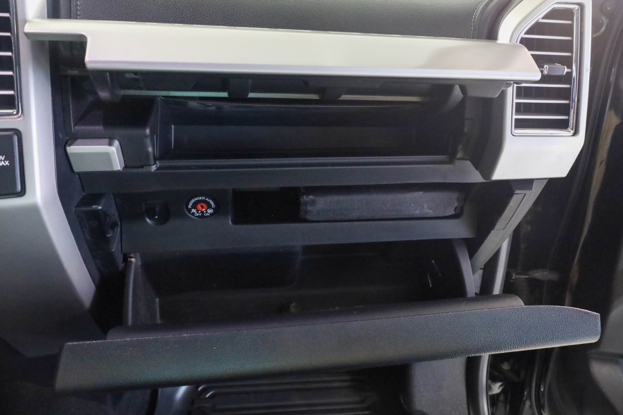 Ford Super Duty F-350 SRW Lariat 4WD Crew Cab 8' Box 2017