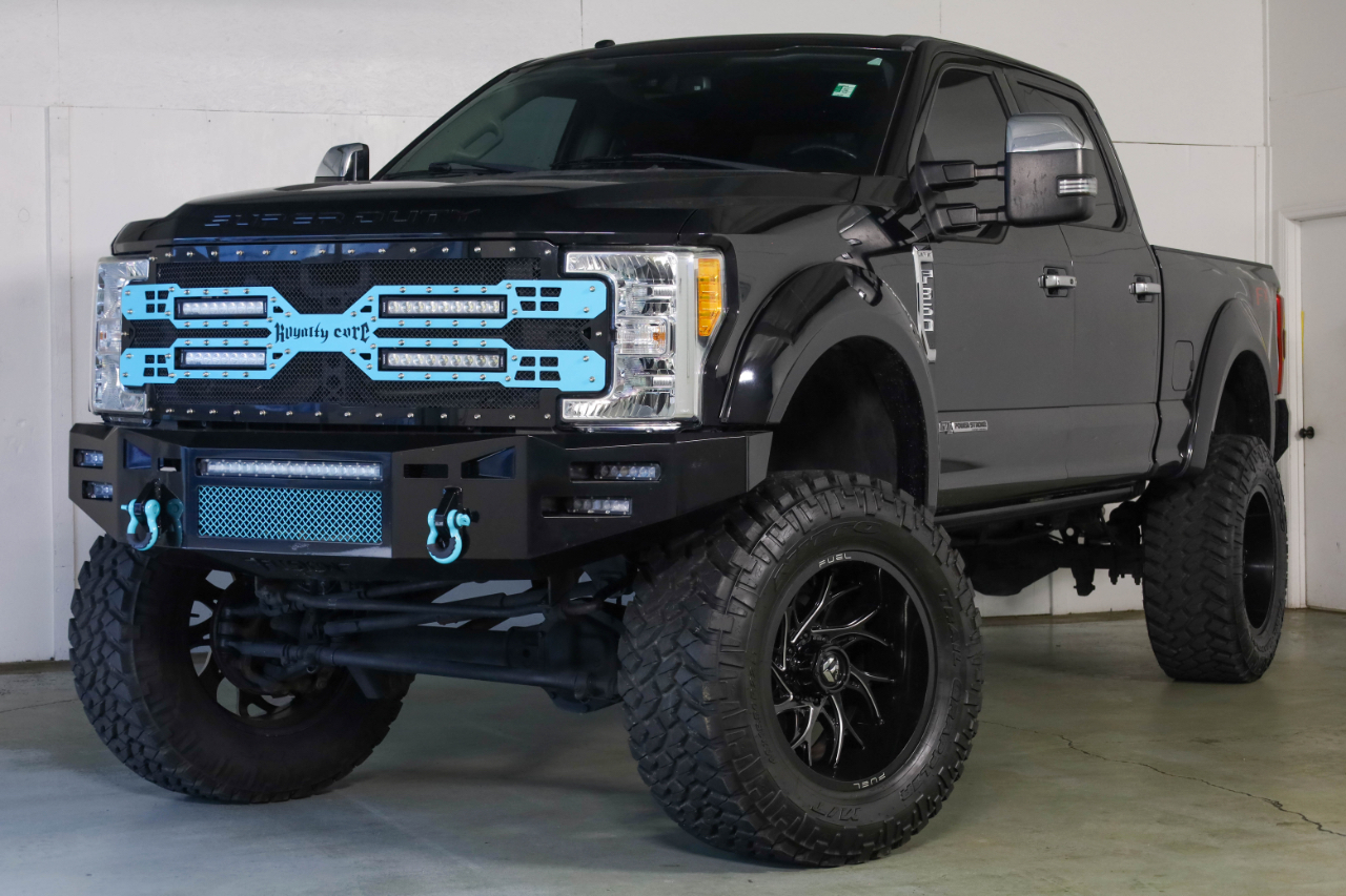 Ford Super Duty F-350 SRW Lariat 4WD Crew Cab 8' Box 2017