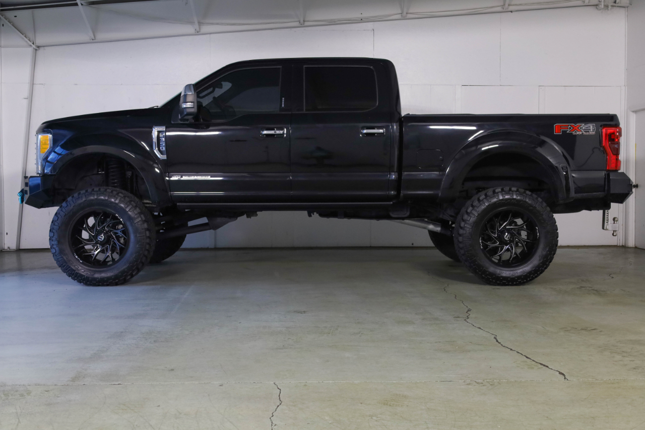 Ford Super Duty F-350 SRW Lariat 4WD Crew Cab 8' Box 2017