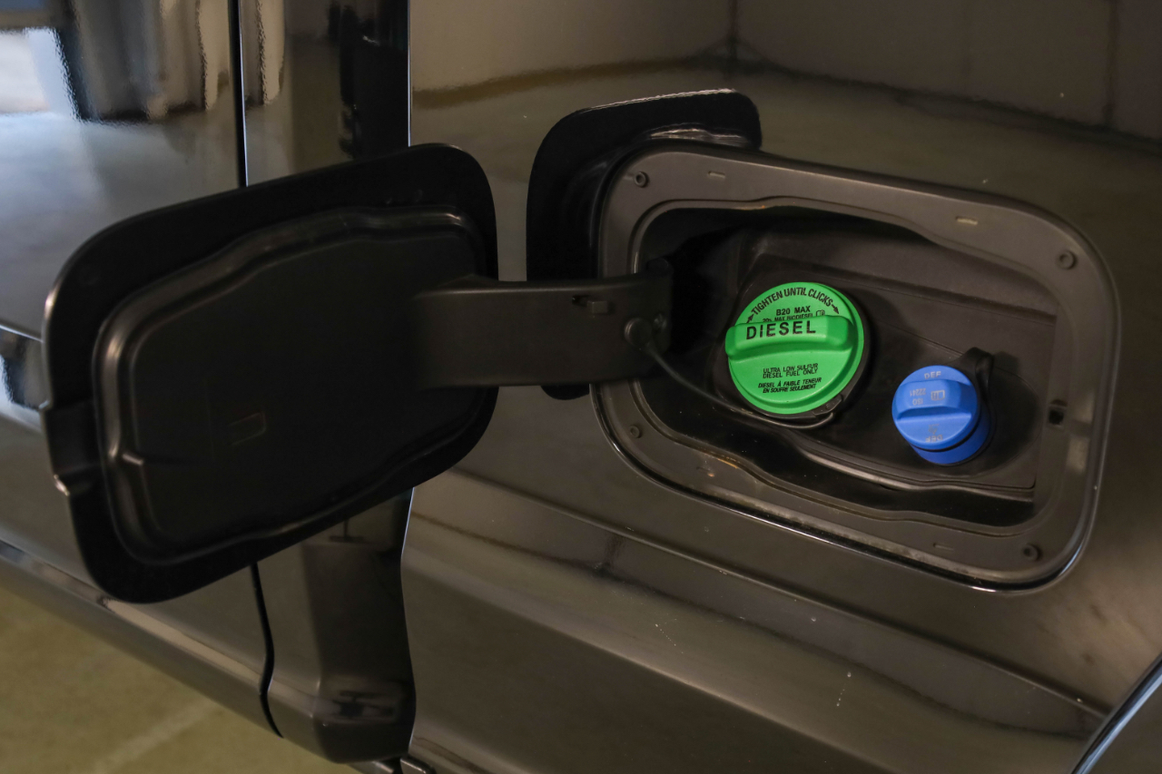 Ford Super Duty F-350 SRW Lariat 4WD Crew Cab 8' Box 2017