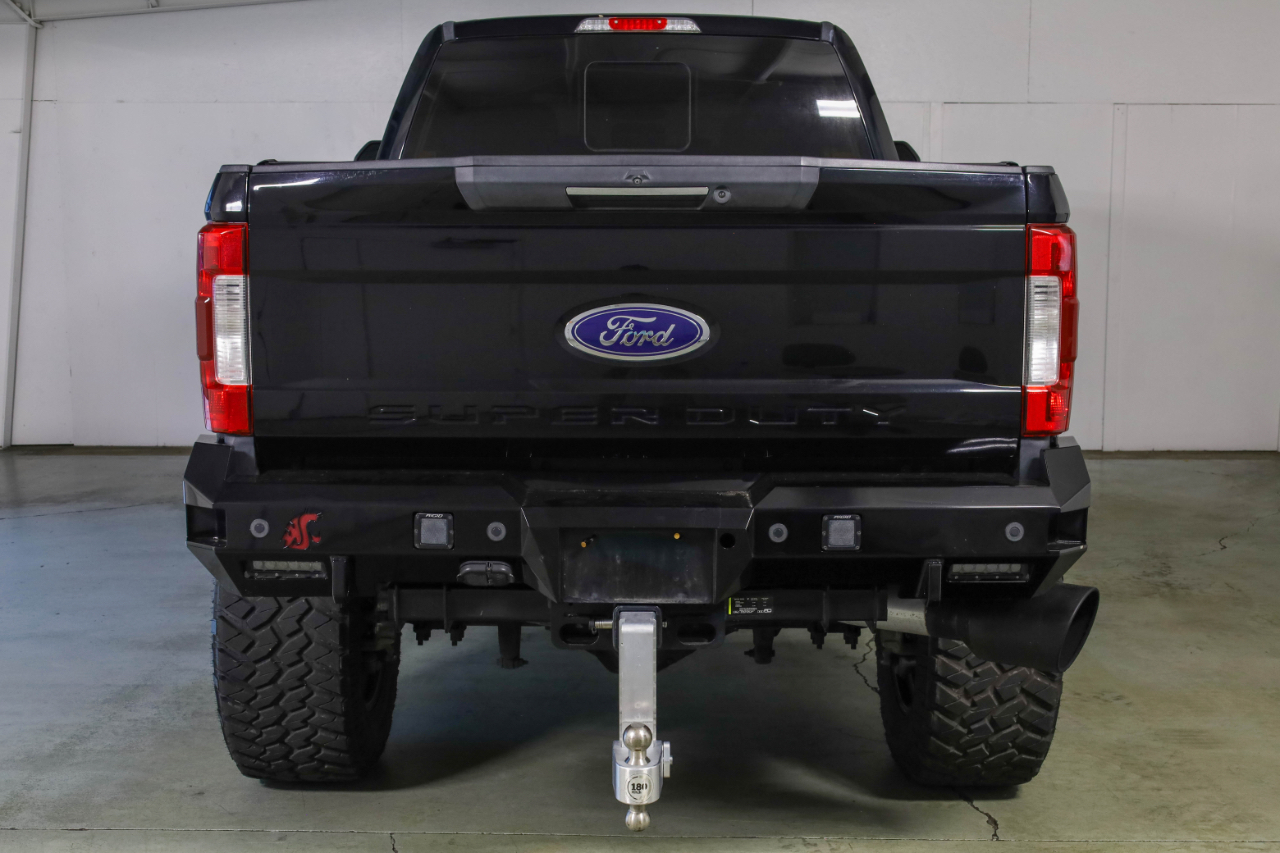 Ford Super Duty F-350 SRW Lariat 4WD Crew Cab 8' Box 2017