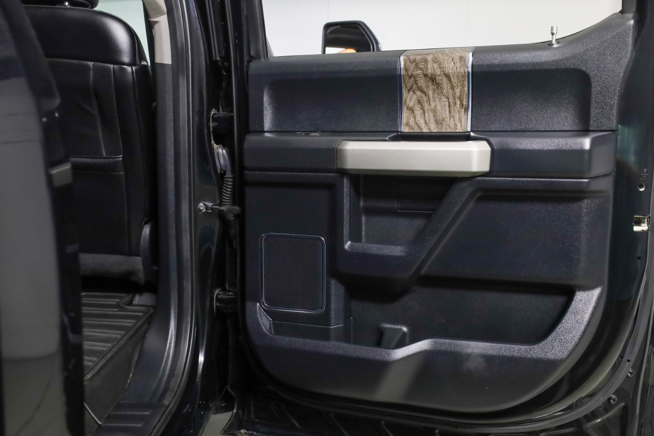 Ford Super Duty F-350 SRW Lariat 4WD Crew Cab 8' Box 2017