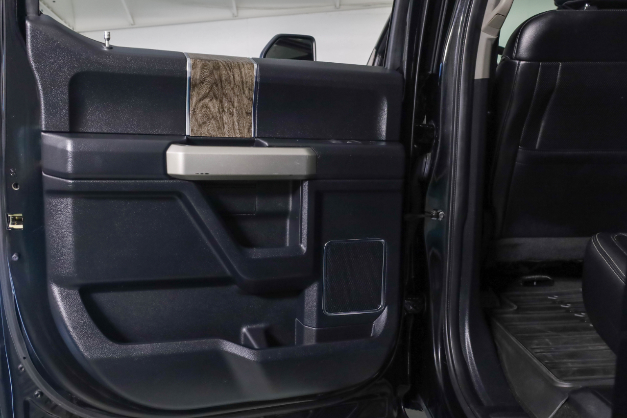 Ford Super Duty F-350 SRW Lariat 4WD Crew Cab 8' Box 2017