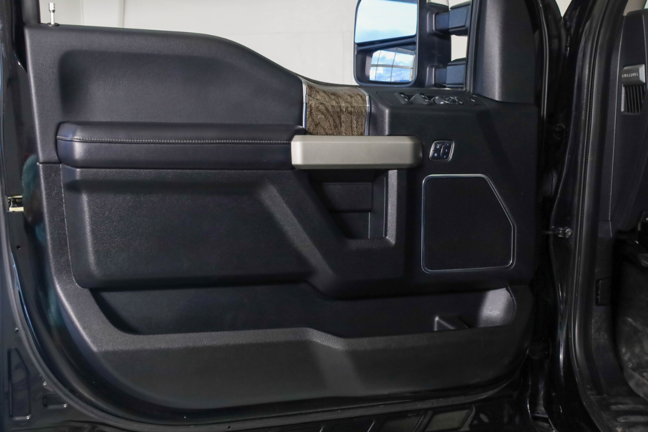 Ford Super Duty F-350 SRW Lariat 4WD Crew Cab 8' Box 2017