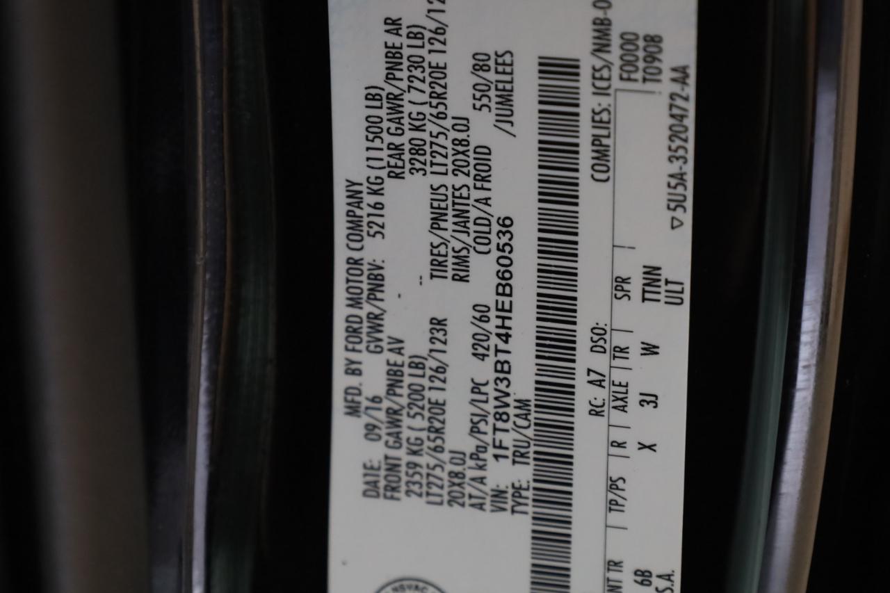 Ford Super Duty F-350 SRW Lariat 4WD Crew Cab 8' Box 2017