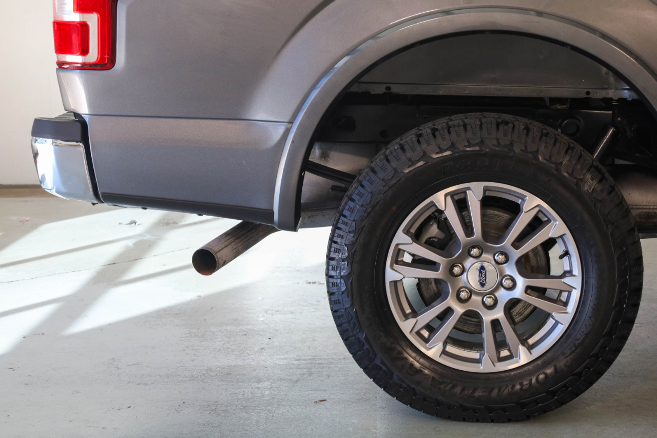 Ford F-150 SuperCrew 150" Lariat 4WD 2019