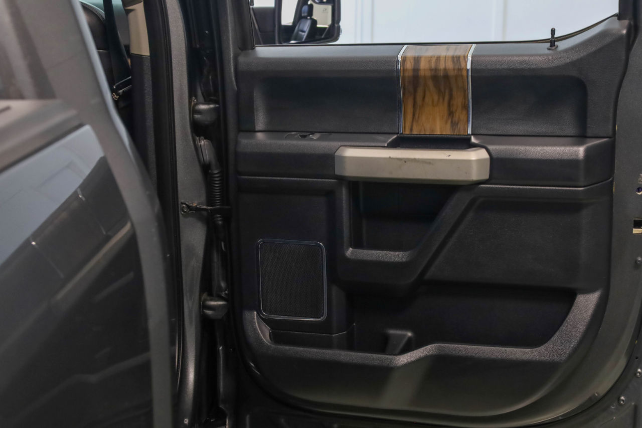 Ford F-150 SuperCrew 150" Lariat 4WD 2019