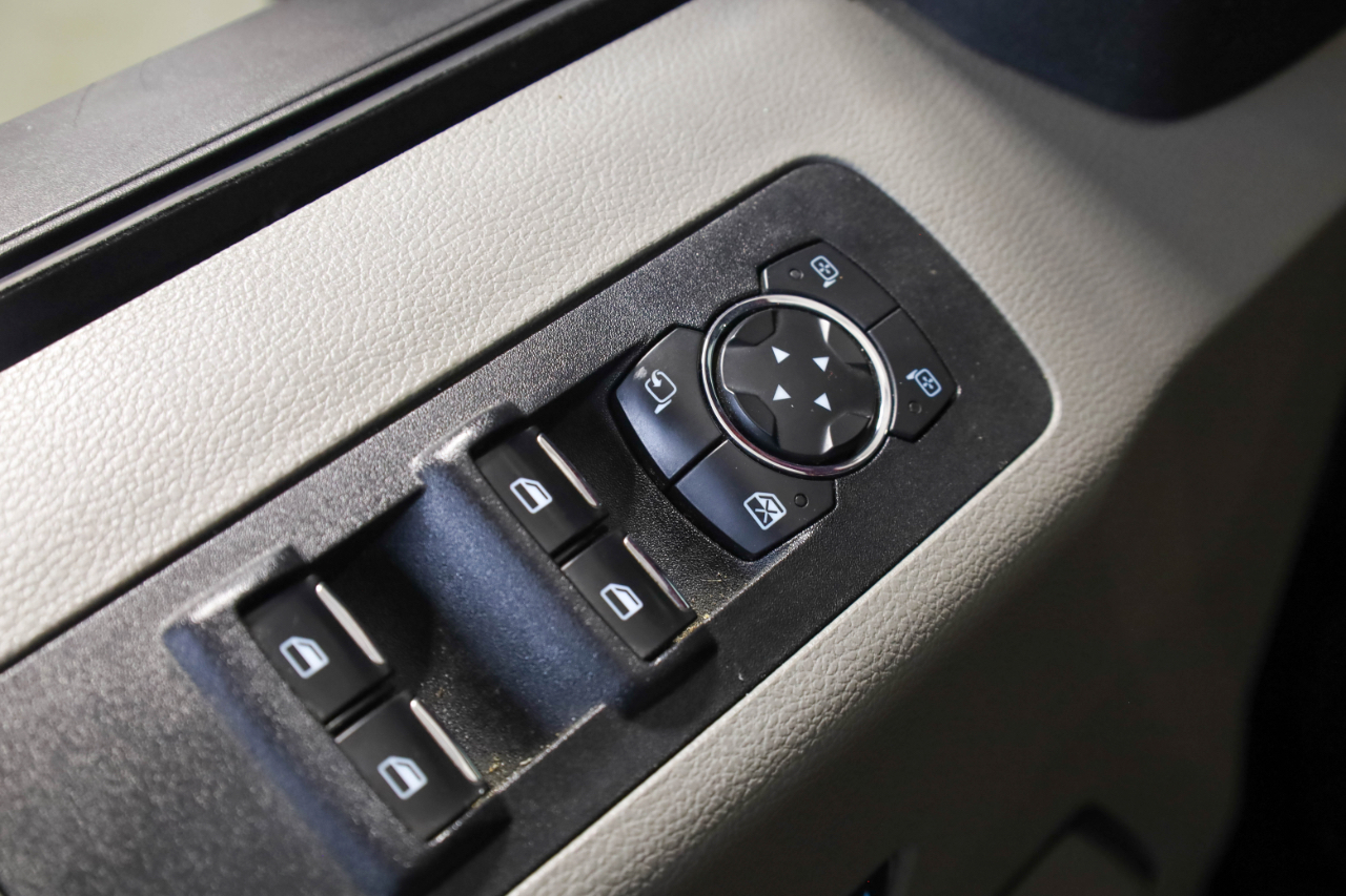 Ford F-150 4WD SuperCrew 145" Lariat 2019