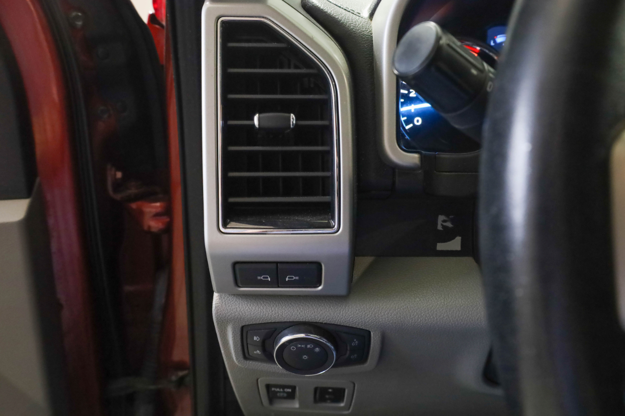 Ford F-150 4WD SuperCrew 145" Lariat 2019