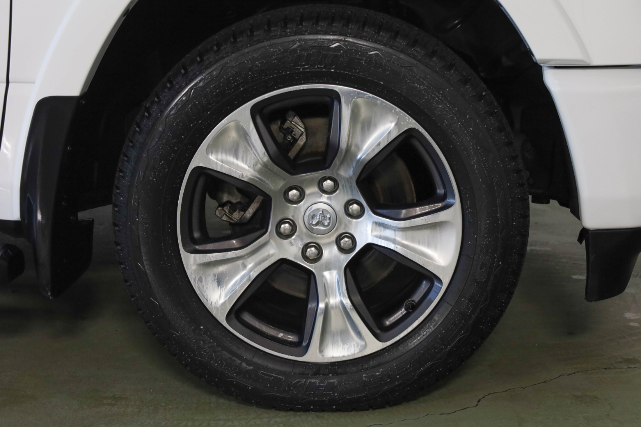 RAM 1500 Laramie 4x4 Crew Cab 5'7" Box 2022