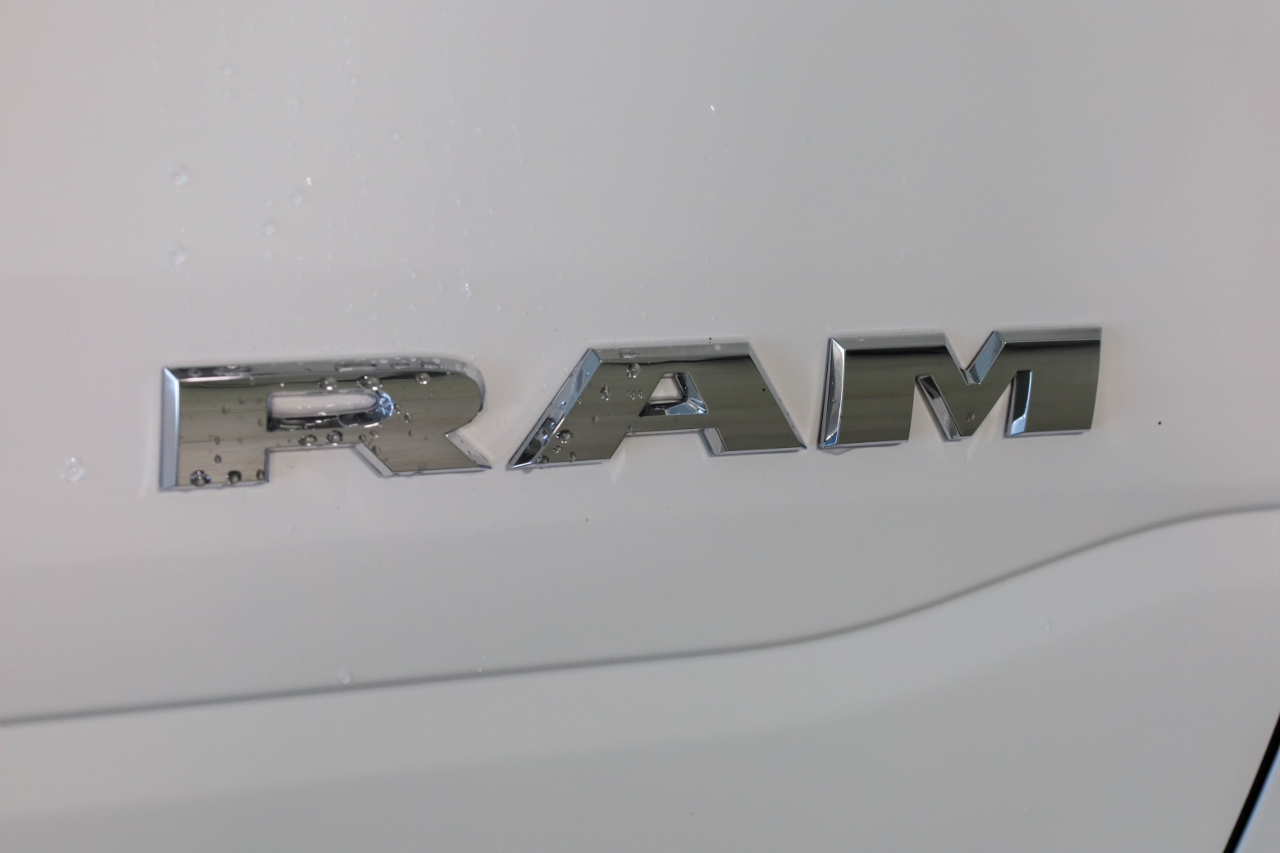 RAM 1500 Laramie 4x4 Crew Cab 5'7" Box 2022