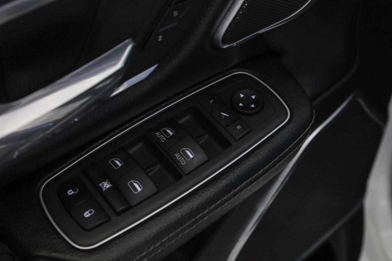 RAM 1500 Laramie 4x4 Crew Cab 5'7" Box 2022